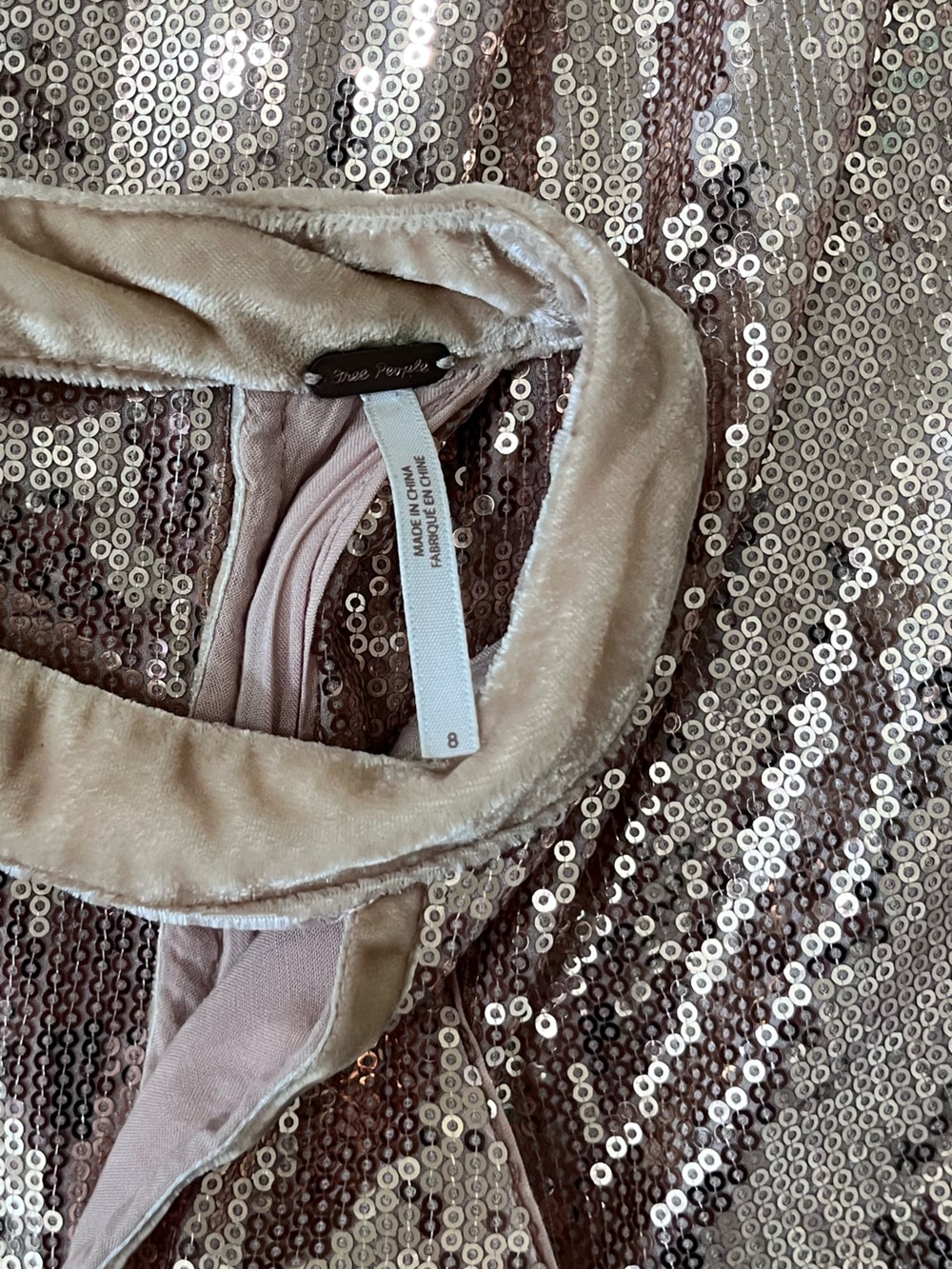 😎 Free People Film Noir Rose Gold Sequin Velvet Trim Halter Mini Dress - Size 8 - Picture 5 of 16